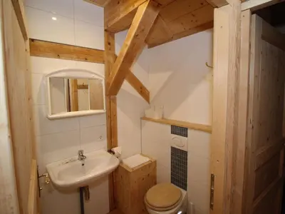 Ein Badezimmer in der Unterkunft Apartment Bärenhöhle - Top 6 by Interhome