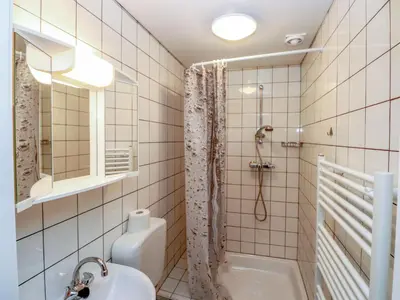 Ein Badezimmer in der Unterkunft Apartment Spatzennest - Top 7 by Interhome