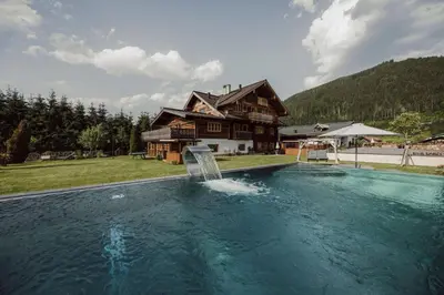 Ein allgemeiner Bergblick oder ein Berglick von der Ferienwohnung aus