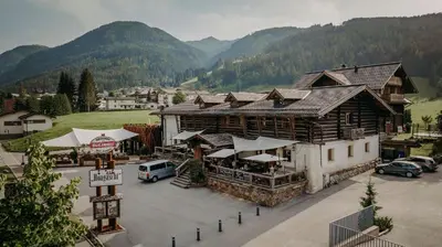 Ein allgemeiner Bergblick oder ein Berglick von der Ferienwohnung aus