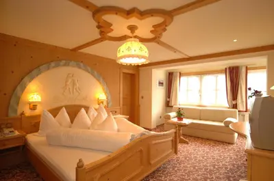 Ein Bett oder Betten in einem Zimmer der Unterkunft Hotel Neuwirt