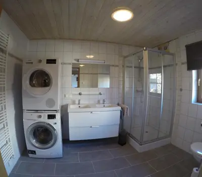 Ein Badezimmer in der Unterkunft Haus Pistenblick