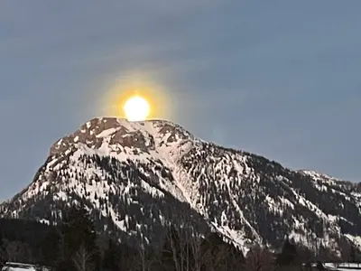 Ein allgemeiner Bergblick oder ein Berglick von der Ferienwohnung aus