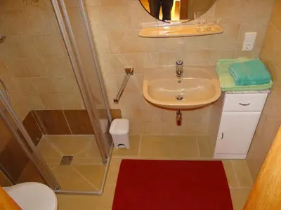 Ein Badezimmer in der Unterkunft Haus Edelweiss