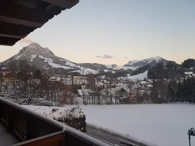 Ein allgemeiner Bergblick oder ein Berglick von der Ferienwohnung aus