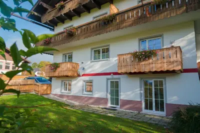 Das Gebäude in dem sich die Ferienwohnung befindet