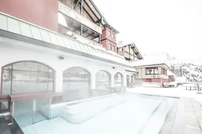 Der Swimmingpool an oder in der Nähe von Hotel Rigele Royal Superior