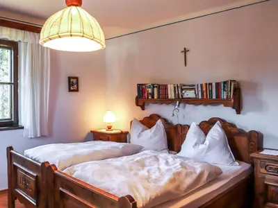 Ein Bett oder Betten in einem Zimmer der Unterkunft Chalet Weissenbach by Interhome