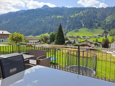 Ein allgemeiner Bergblick oder ein Berglick von der Pension aus