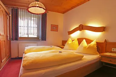 Ein Bett oder Betten in einem Zimmer der Unterkunft Haus am Platz - Weitgasser