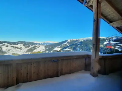 Ein allgemeiner Bergblick oder ein Berglick von der Pension aus
