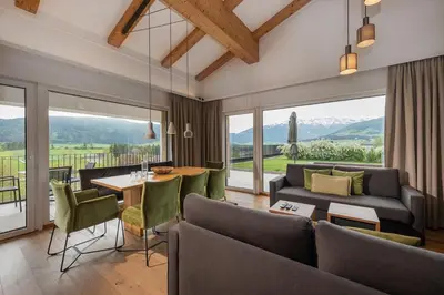 Ein allgemeiner Bergblick oder ein Berglick von der Ferienwohnung aus