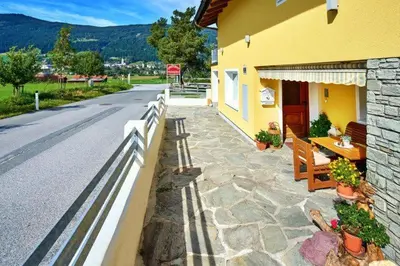 Ein allgemeiner Bergblick oder ein Berglick von der Ferienwohnung aus