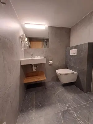 Ein Badezimmer in der Unterkunft Gasthof Jandlalm