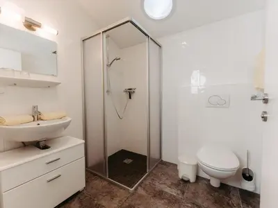 Ein Badezimmer in der Unterkunft Apartment Rosi-1 by Interhome