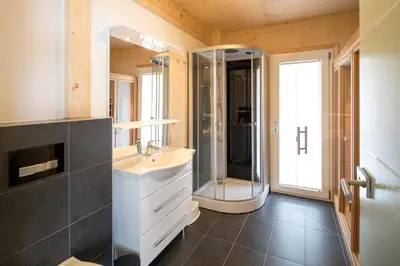 Ein Badezimmer in der Unterkunft Aron Chalet Kreischberg 10A