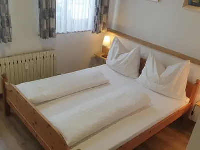 Ein Bett oder Betten in einem Zimmer der Unterkunft Apartment Edelweiss-1 by Interhome