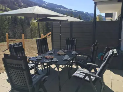 Ein allgemeiner Bergblick oder ein Berglick von des Ferienhauses aus