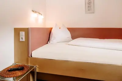 Ein Bett oder Betten in einem Zimmer der Unterkunft Hotel Garni Tannenhof