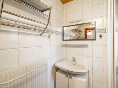 Ein Badezimmer in der Unterkunft Holiday Home Richter by Interhome