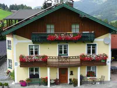 Das Gebäude in dem sich die Ferienwohnung befindet