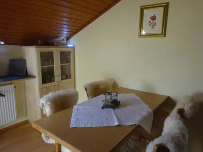 Ein Sitzbereich in der Unterkunft Ferienwohnung Haus Lehen