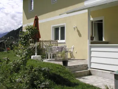 Ein allgemeiner Bergblick oder ein Berglick von der Ferienwohnung aus