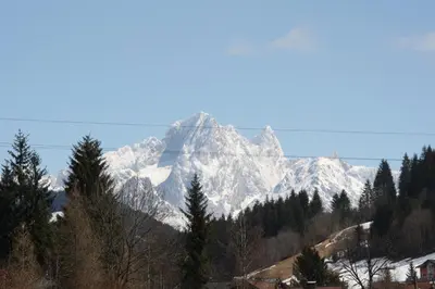 Ein allgemeiner Bergblick oder ein Berglick von der Ferienwohnung aus
