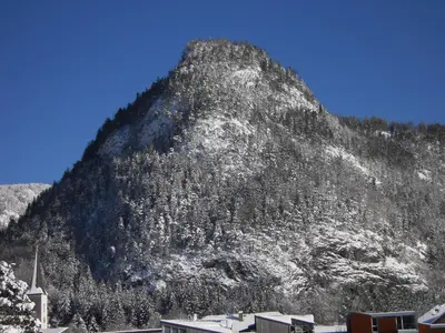 Ein allgemeiner Bergblick oder ein Berglick von der Pension aus