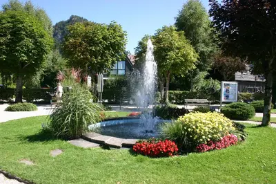 Ein Garten an der Unterkunft Pension Salzburger Hof