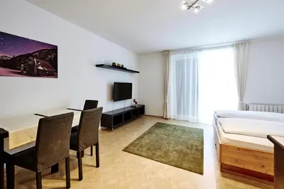 TV/Unterhaltungsangebot in der Unterkunft Alpina Holiday Living Zirbenstrasse