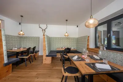 Ein Restaurant oder anderes Speiselokal in der Unterkunft Rohrmooser Schlössl