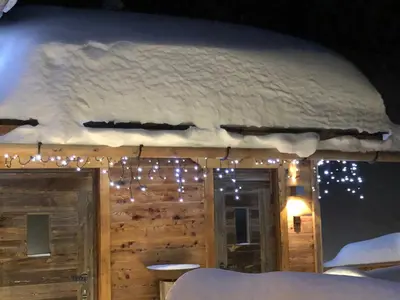 Das Gebäude in dem sich das Chalet befindet