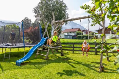 Ein Kinderspielbereich in der Unterkunft Feriengut Fingerhof