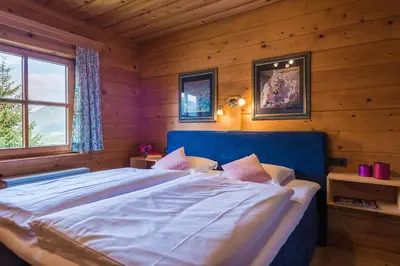 Ein Bett oder Betten in einem Zimmer der Unterkunft Chalets Ebner