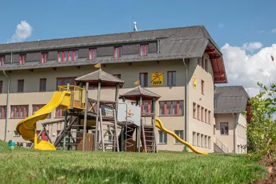 Ein Kinderspielbereich in der Unterkunft JUFA Hotel St Michael im Lungau
