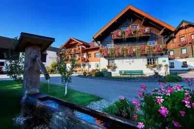 Das Gebäude in dem sich der Bauernhof befindet