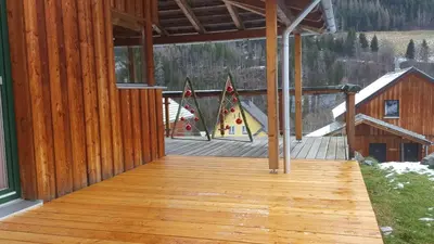 Das Gebäude in dem sich das Ferienhaus befindet
