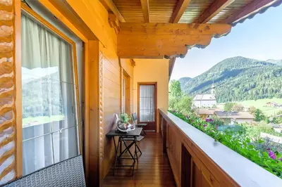 Ein allgemeiner Bergblick oder ein Berglick von der Pension aus