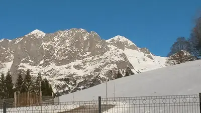 Ein allgemeiner Bergblick oder ein Berglick von der Ferienwohnung aus
