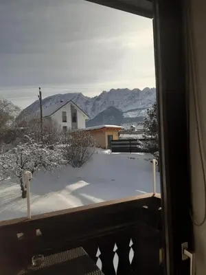 Ein allgemeiner Bergblick oder ein Berglick von der Ferienwohnung aus
