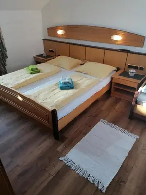 Ein Bett oder Betten in einem Zimmer der Unterkunft Jugendgästehaus Tauernruh
