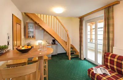 Ein Sitzbereich in der Unterkunft Jugendgästehaus Tauernruh