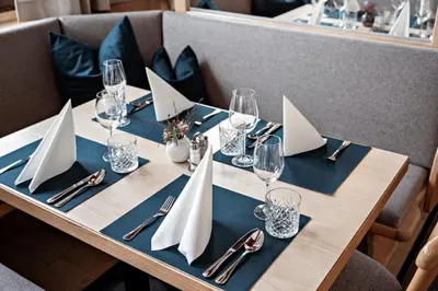 Ein Restaurant oder anderes Speiselokal in der Unterkunft Das Wismeyer - Skihotel an der Plattenkarbahn