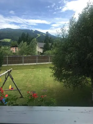 Ein allgemeiner Bergblick oder ein Berglick von der Ferienwohnung aus