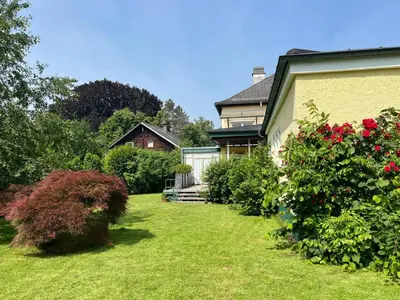 Ein Garten an der Unterkunft Villa am Stadtpark