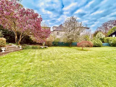 Ein Garten an der Unterkunft Villa am Stadtpark