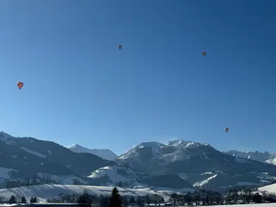Ein allgemeiner Bergblick oder ein Berglick von der Ferienwohnung aus