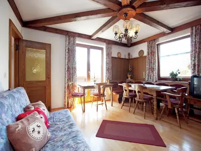 Ein Sitzbereich in der Unterkunft Apartment in Sankt Johann im Pongau near Ski Area