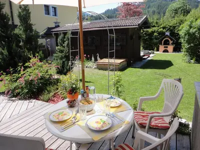 Ein Garten an der Unterkunft Apartment in Zauchensee near Ski Bus
